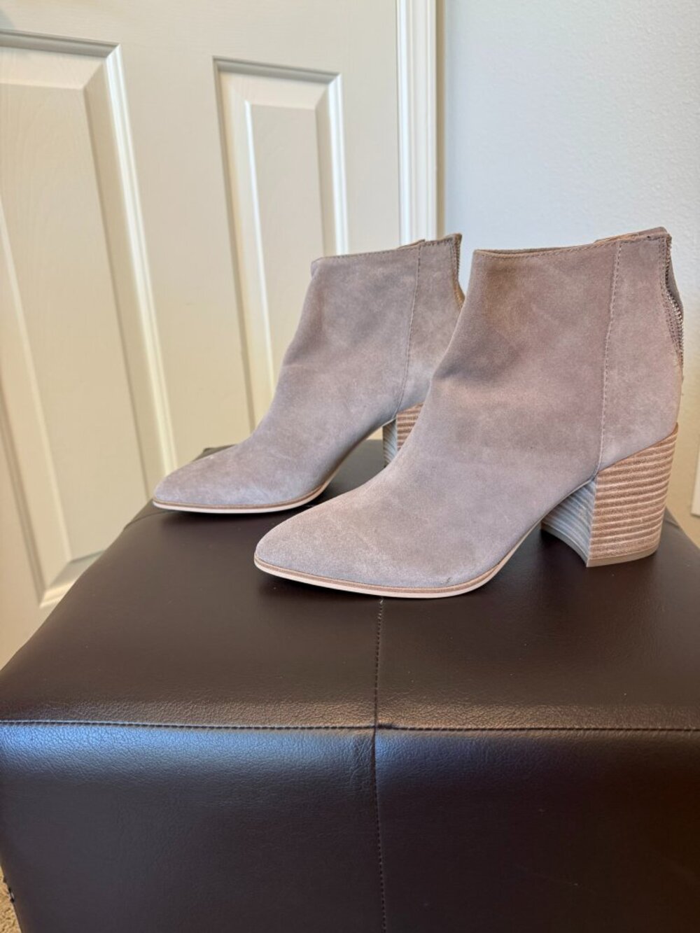 Steve Madden Jillian Taupe Suede Block Heel Ankle Booties Size 9